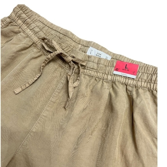 NWT Lefties 100% lyocell khaki pleated pull on shorts L - Picture 3 of 7